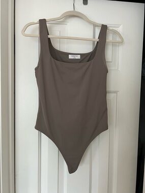 Aritzia Babaton Taupe Bodysuit, size M